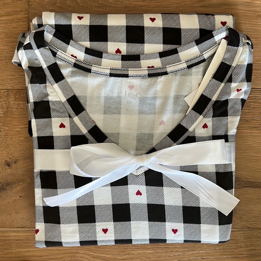Cleo Women’s Size M PJ Set
